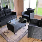 Дом отдыха Well-equipped On A Natural Plot In Peaceful Surroundings At Oer Just 200 M From Dunes And Family-friendly Эбельтофт