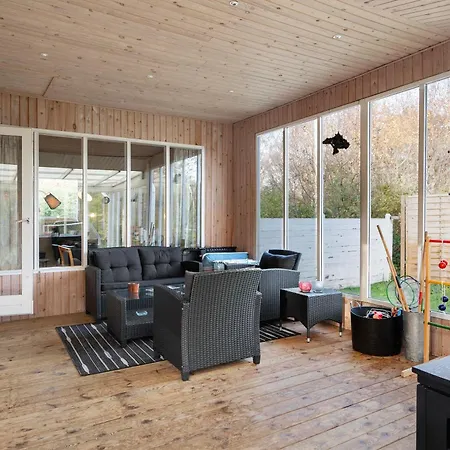 Дом отдыха Well-equipped On A Natural Plot In Peaceful Surroundings At Oer Just 200 M From Dunes And Family-friendly Эбельтофт