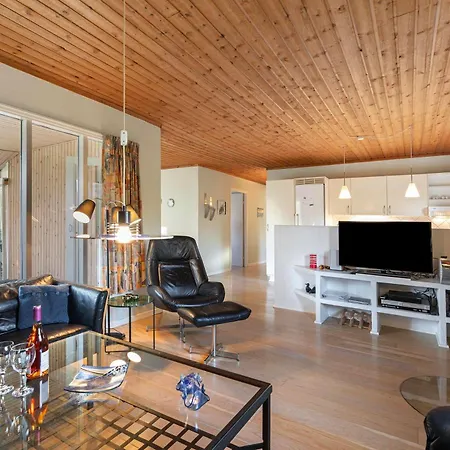 Well-equipped On A Natural Plot In Peaceful Surroundings At Oer Just 200 M From Dunes And Family-friendly Дом отдыха Эбельтофт