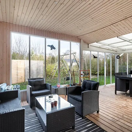 Well-equipped On A Natural Plot In Peaceful Surroundings At Oer Just 200 M From Dunes And Family-friendly Feriehus