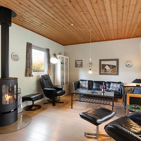 Well-equipped On A Natural Plot In Peaceful Surroundings At Oer Just 200 M From Dunes And Family-friendly