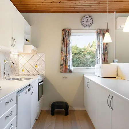 Well-equipped On A Natural Plot In Peaceful Surroundings At Oer Just 200 M From Dunes And Family-friendly 別荘