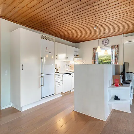 Well-equipped On A Natural Plot In Peaceful Surroundings At Oer Just 200 M From Dunes And Family-friendly エーベルトフト