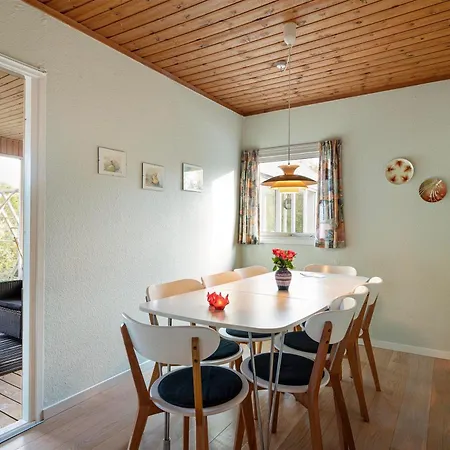 Well-equipped On A Natural Plot In Peaceful Surroundings At Oer Just 200 M From Dunes And Family-friendly Feriehus